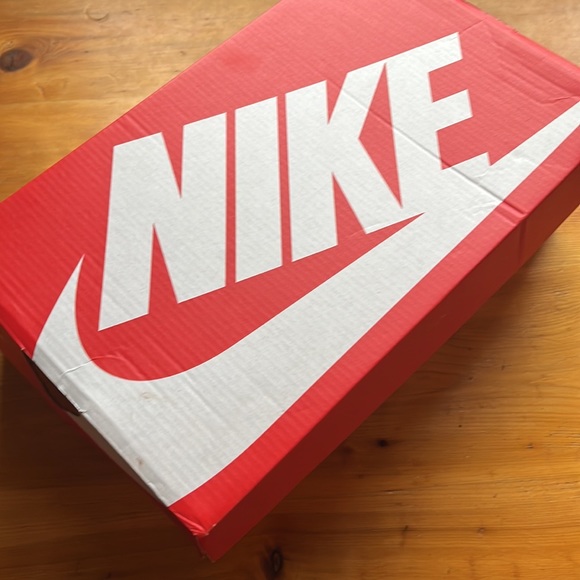 Woman’s NIKE size 7.5 leopard slip ons - Picture 2 of 9